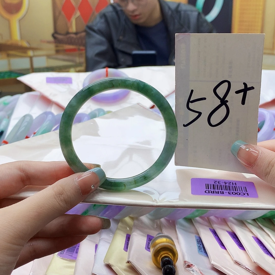 翡翠未镶嵌手镯ii