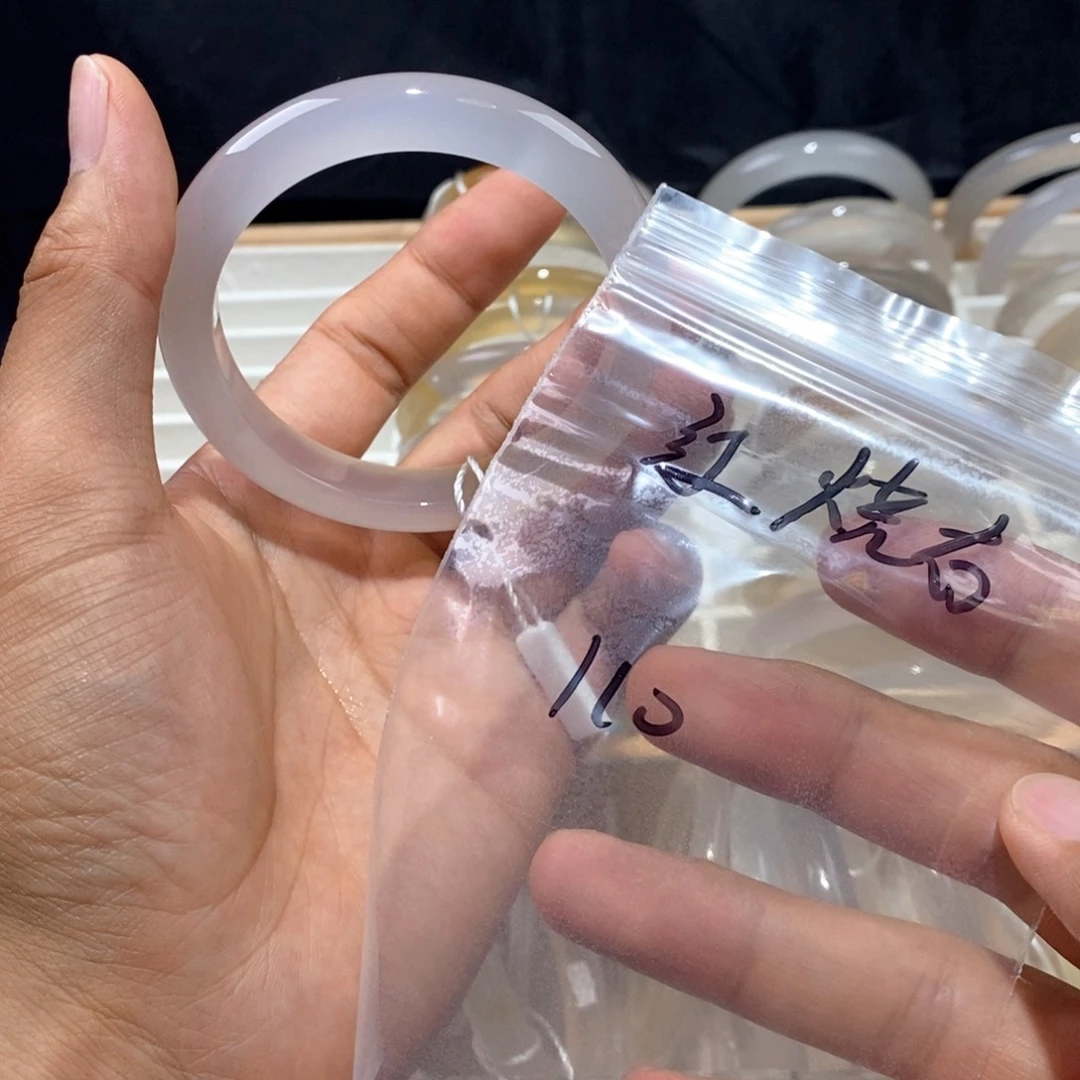 红***右玛瑙/玉髓手镯未镶嵌