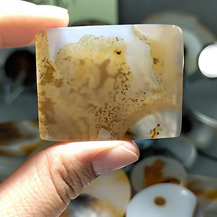 玛瑙/玉髓未镶嵌颈饰舞狮