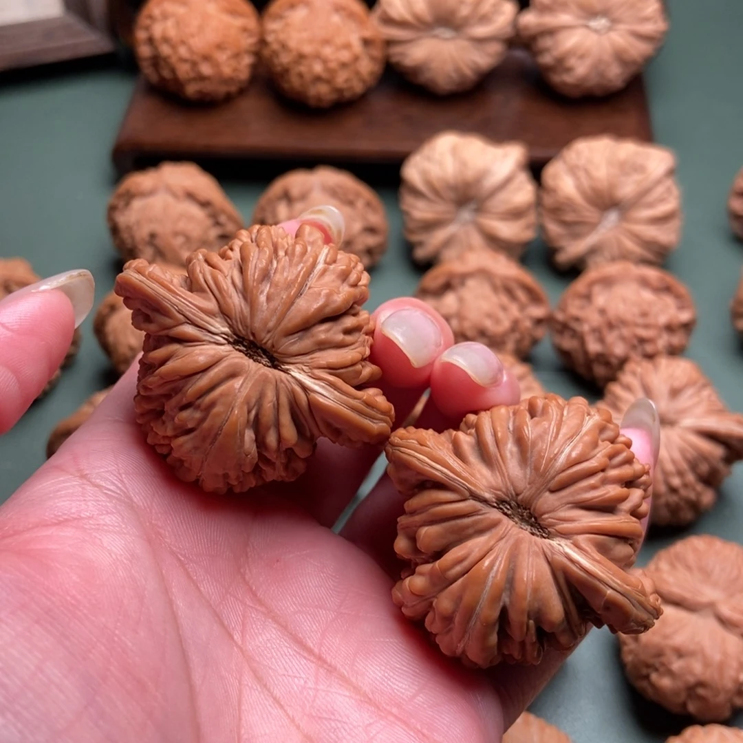 耳***朵文玩核桃吊坠四座楼