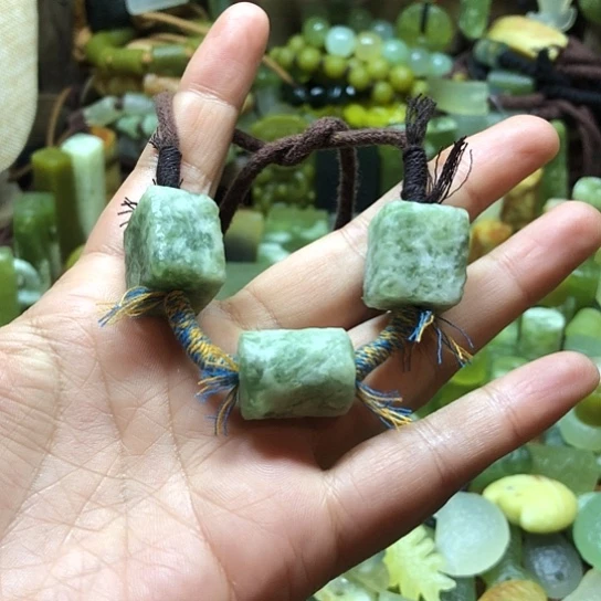 未镶嵌岫玉吊坠岫