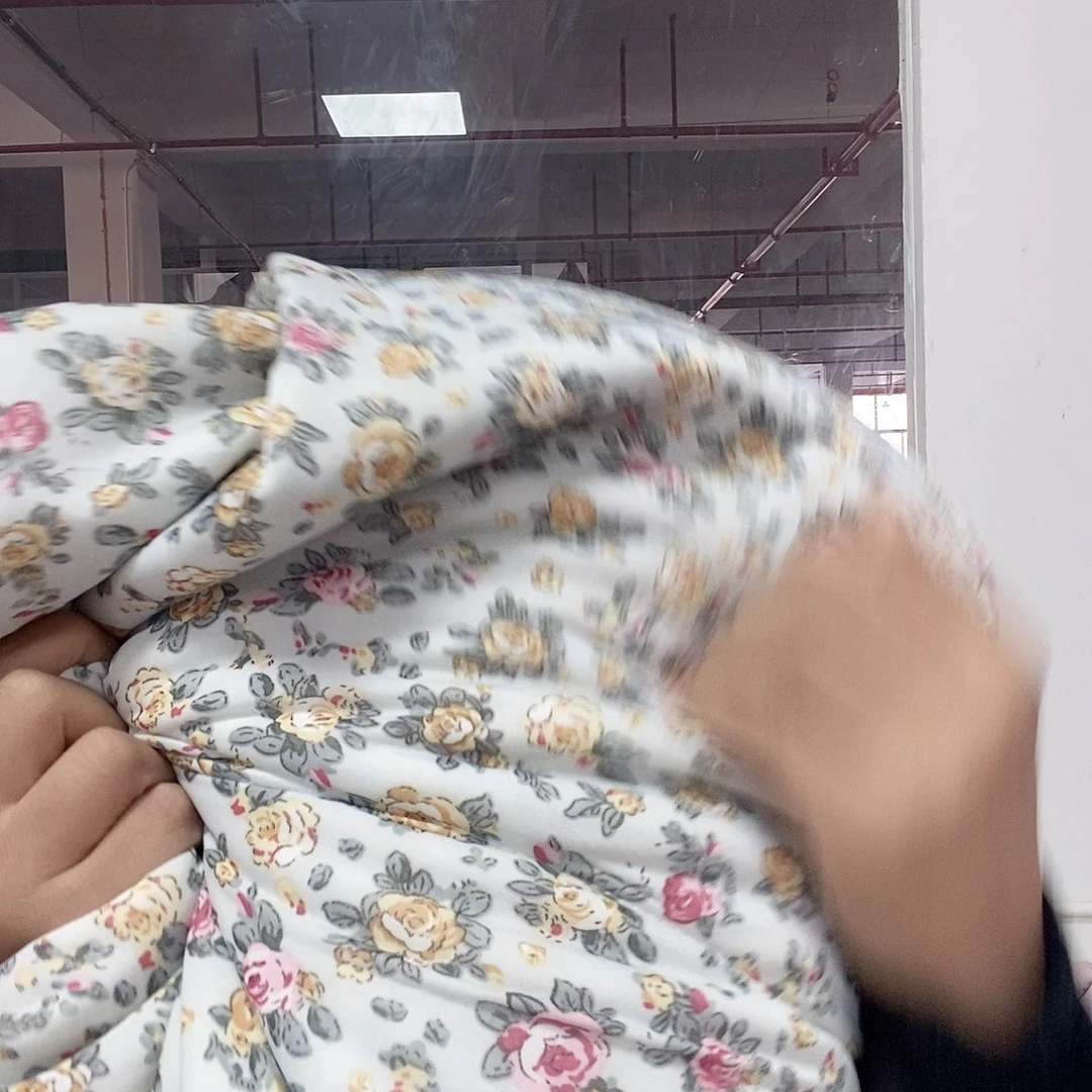聚酯纤维碎花夏被
