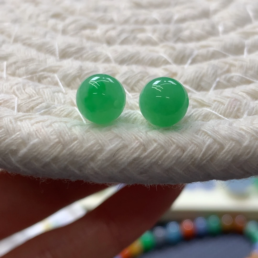 定制翡翠未镶嵌 毛货抛光定制 果阳绿 卡7.3 单颗价 发其一