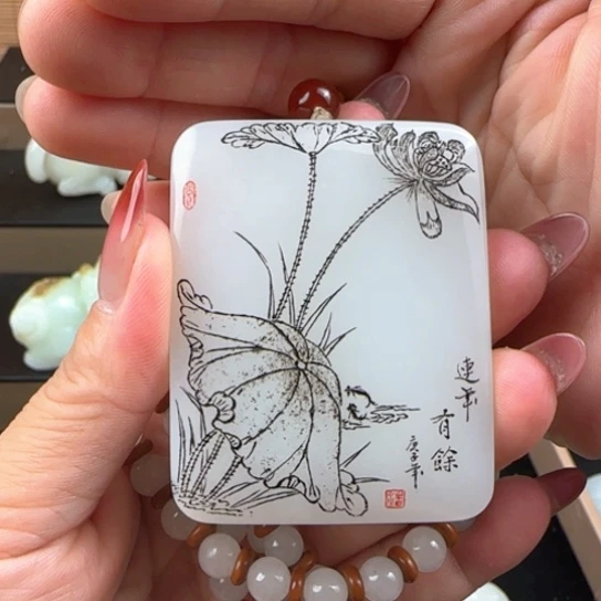颈饰未镶嵌和田玉（糖玉）