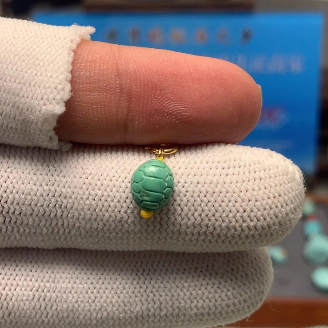 绿松石未镶嵌挂件