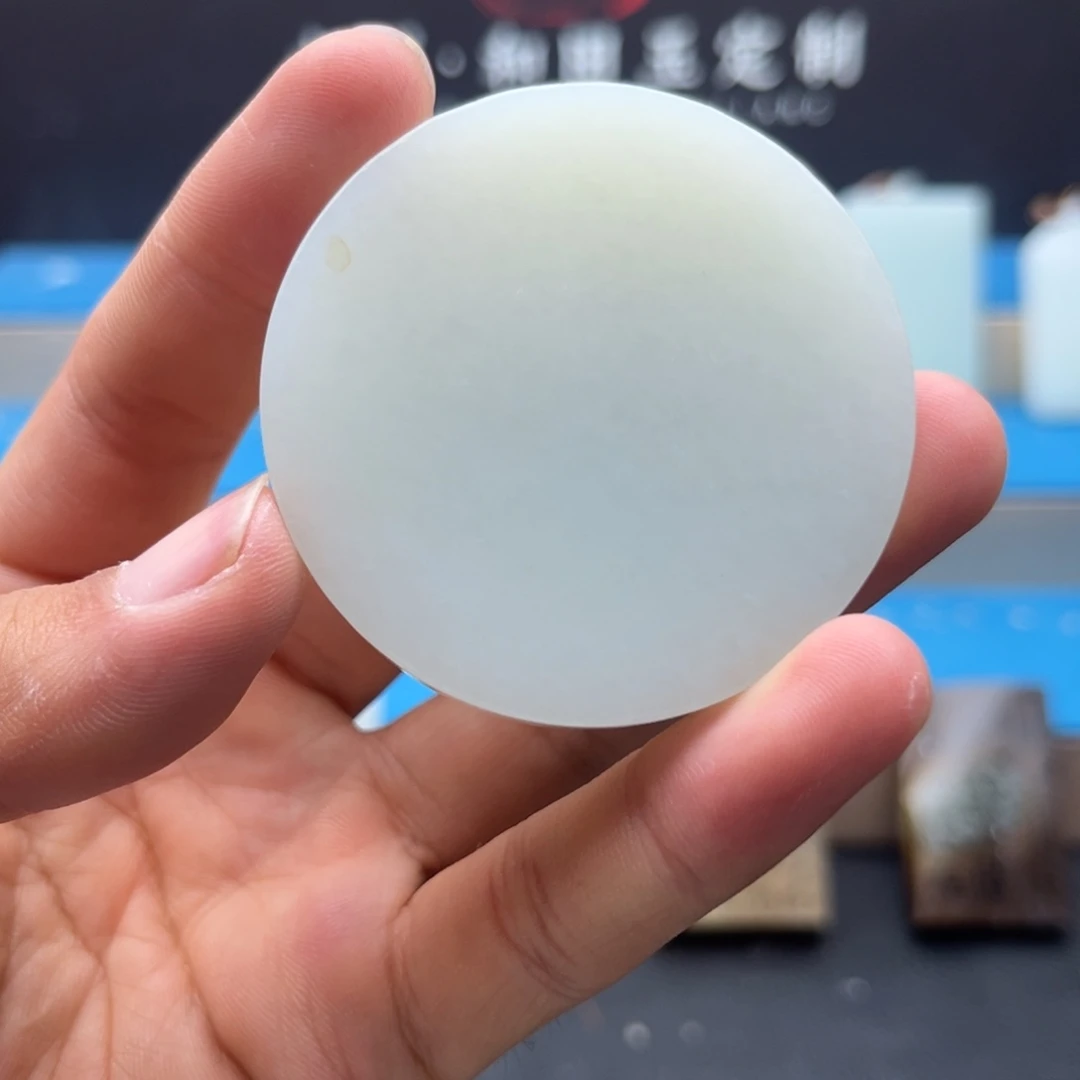 和田玉未镶嵌定制和田玉守*者