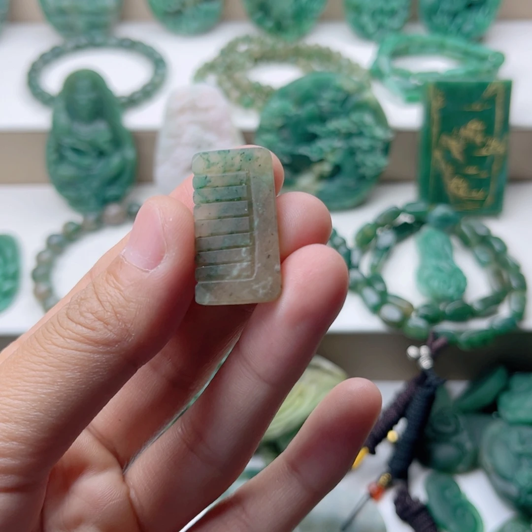 独山玉未镶嵌挂件