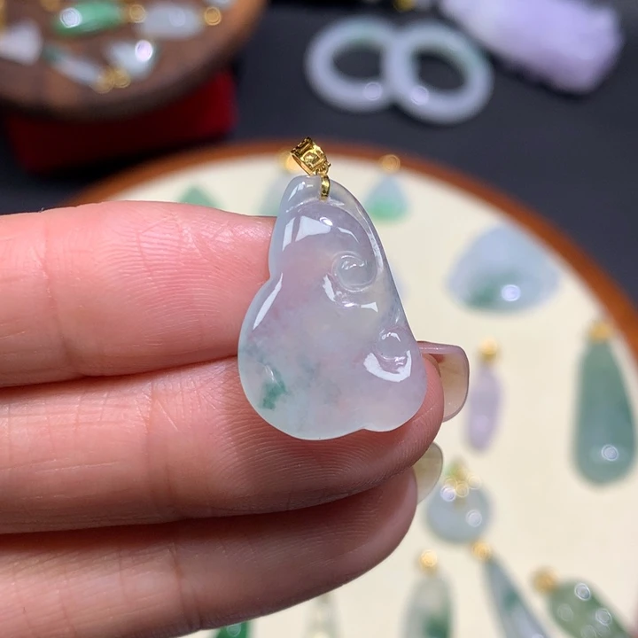 翡翠18K金镶嵌颈饰