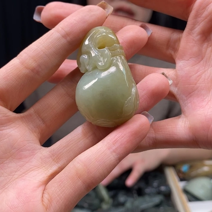 岫岩河磨玉（透闪石质玉）颈饰未镶嵌