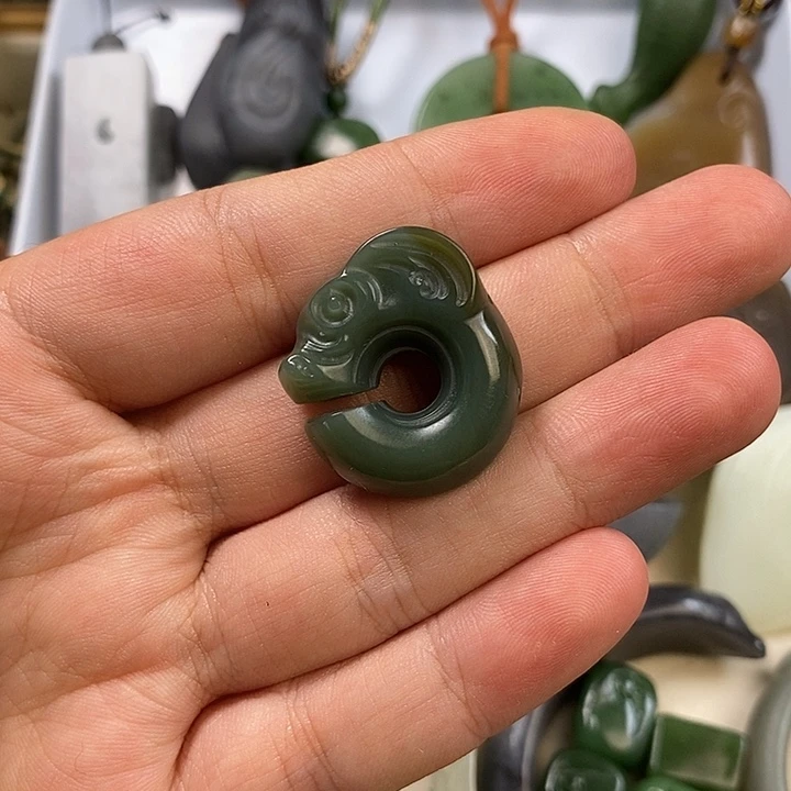 颈饰未镶嵌和田玉