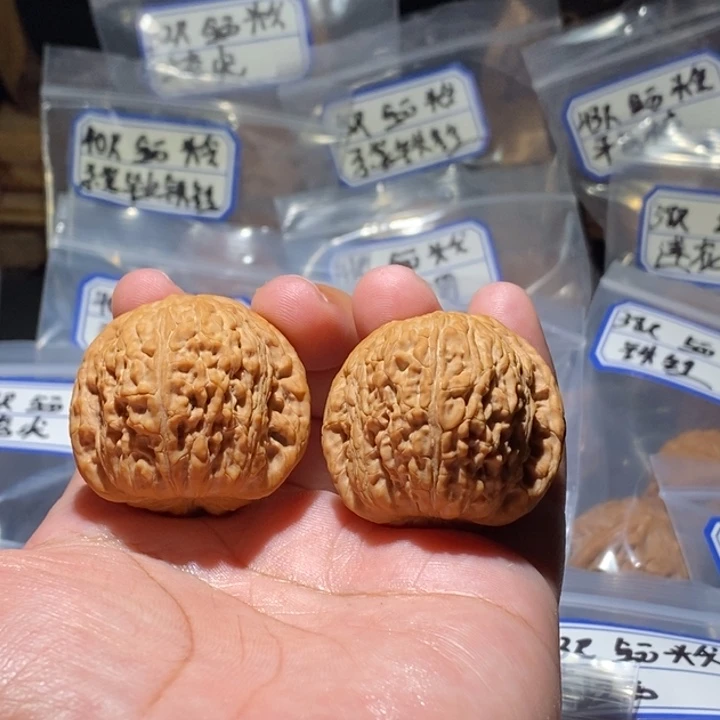 6***.文玩核桃吊坠38全品绣球