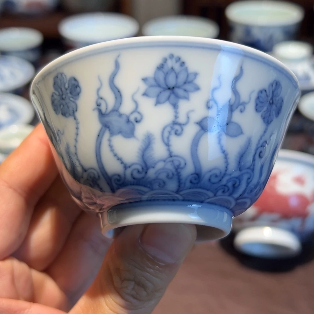 陶精品青花水藻纹撇口杯口径约8.7厘米