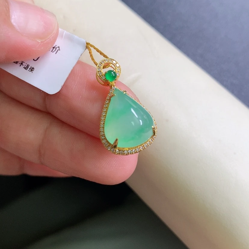 【闪购商品】翡翠颈饰18K金镶嵌水滴