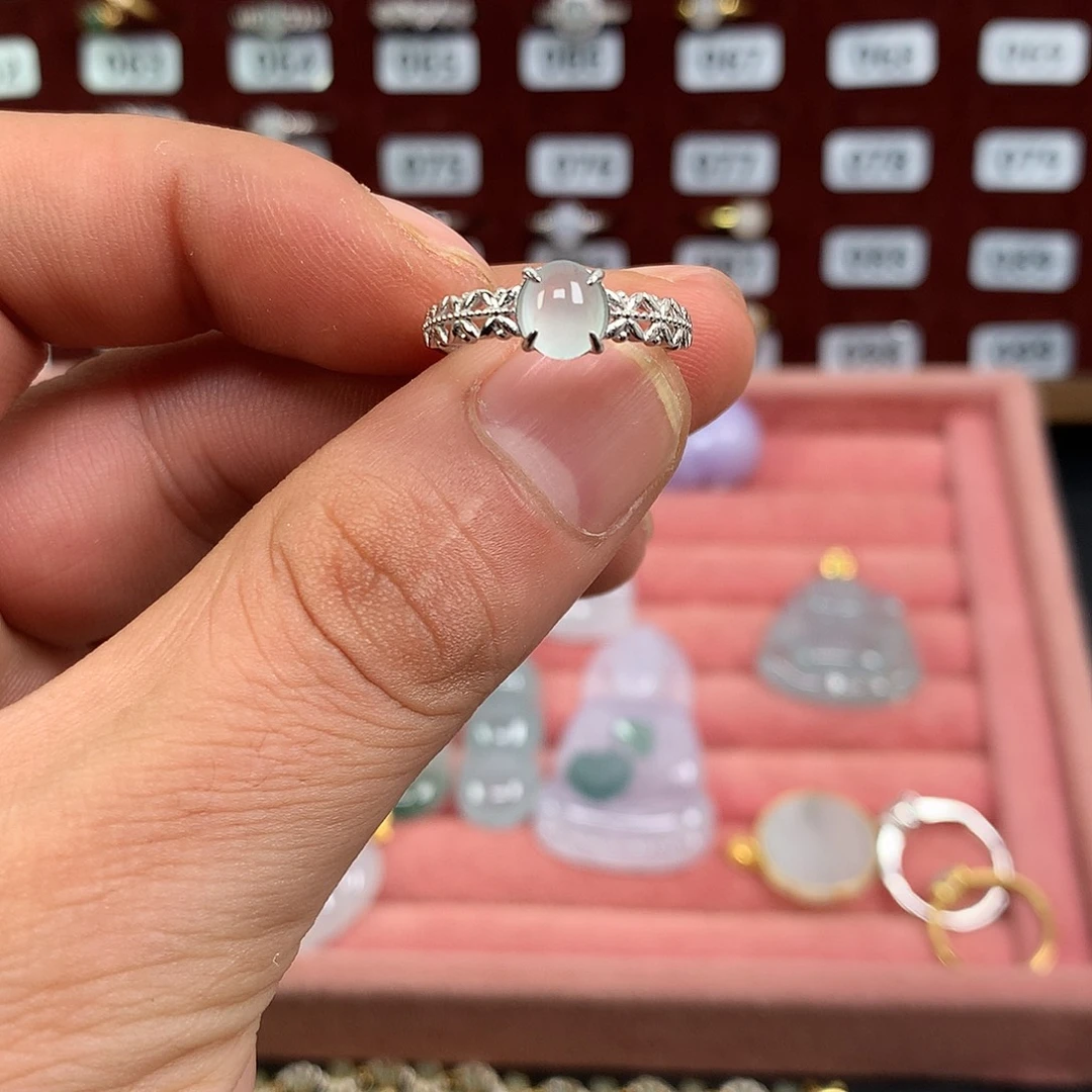 梧***桉翡翠银S925镶嵌戒指900