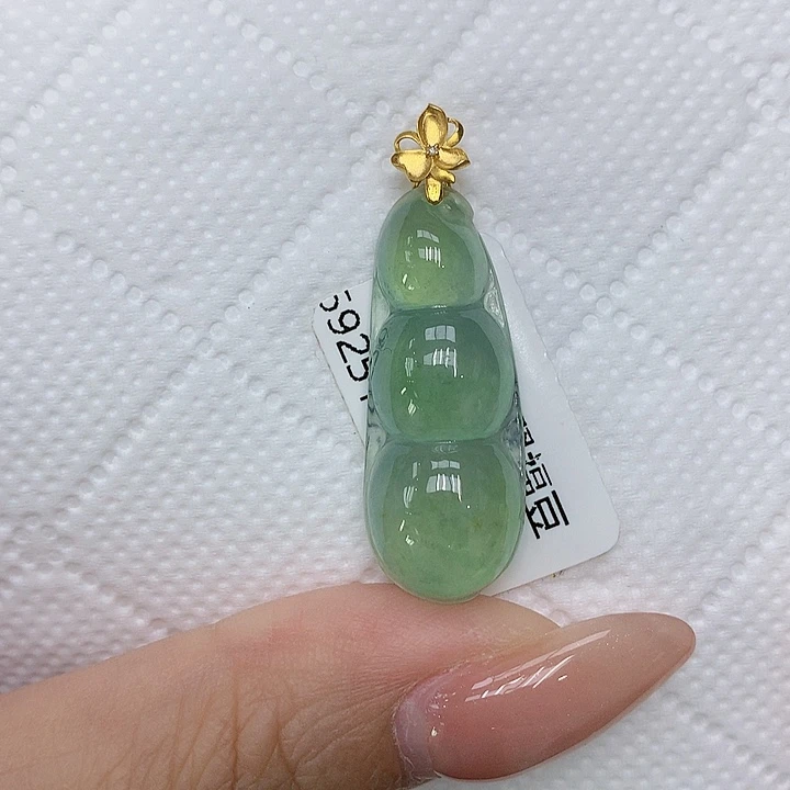 颈饰18K金镶嵌翡翠