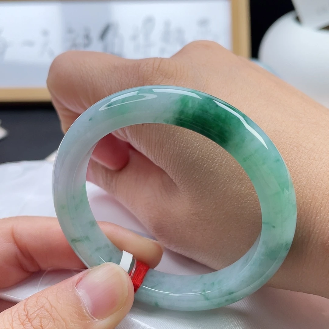 翡翠未镶嵌手镯飘绿正圈5