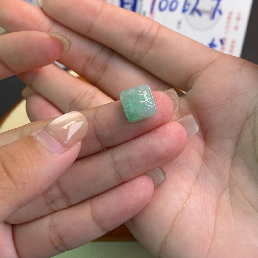 似***华翡翠未镶嵌颈饰17941