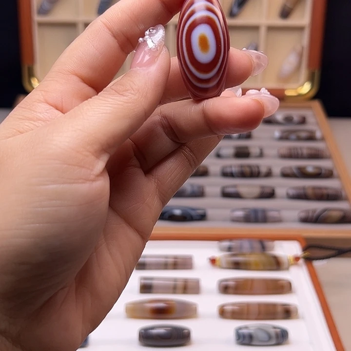 雷***雷玛瑙/玉髓未镶嵌颈饰