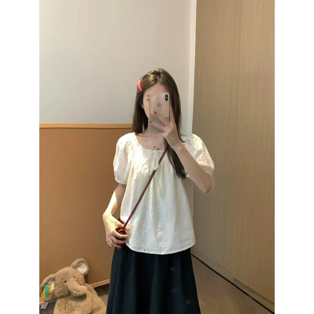 韩11法式蓝色方领泡泡袖衬衫女度假出游镂空绣花宽松百搭上衣夏季