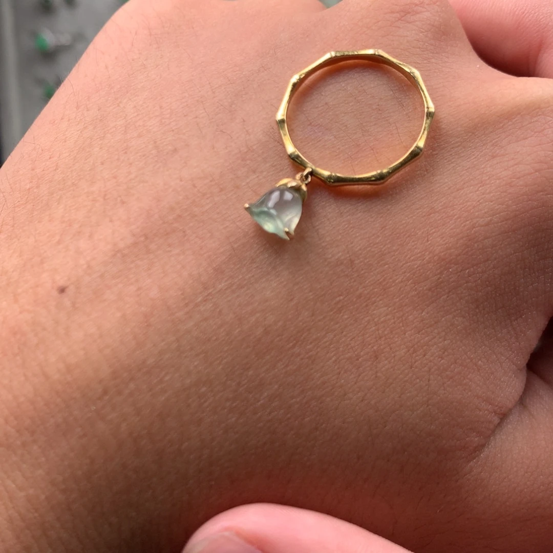 翡翠未镶嵌颈饰你是