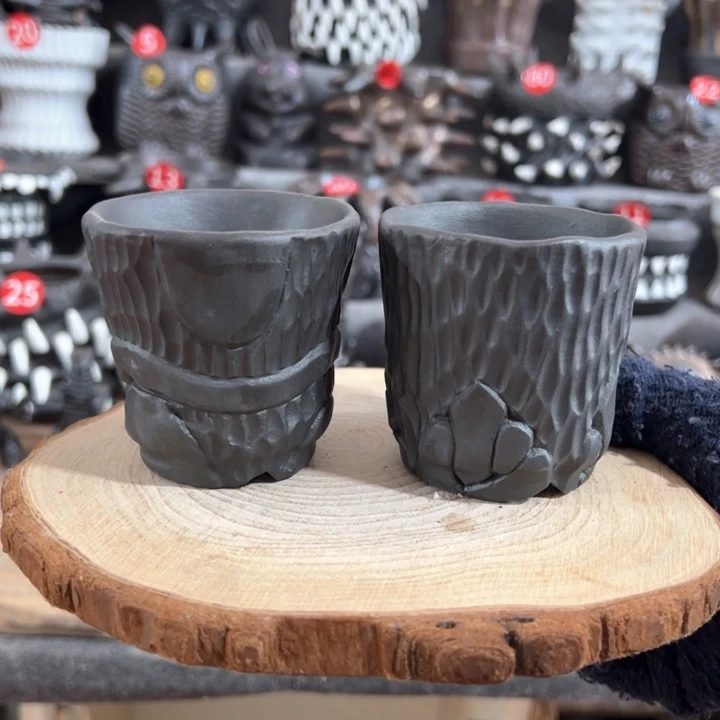 紫砂花盆手捏手刻盆2个，内口6.5外高7