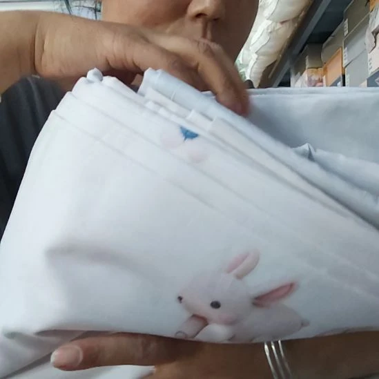 棉高端大床双人四件套，花色不一。