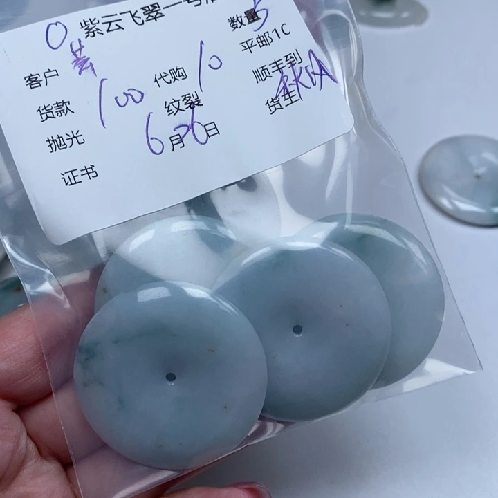 翡翠未镶嵌颈饰芸*天然翡翠