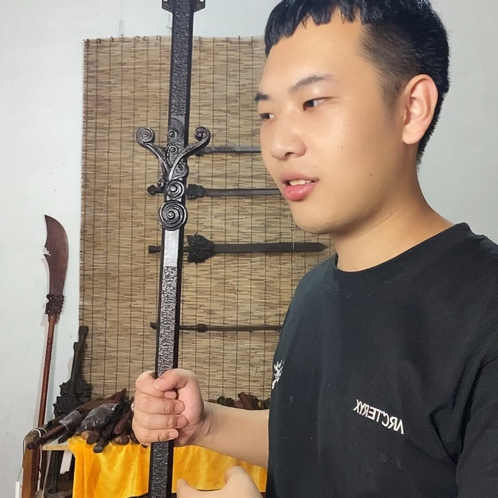轻***上紫檀木类成套家具做旧，裂过