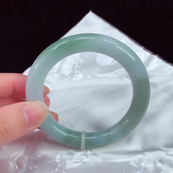 翡翠手镯未镶嵌拉****仙翡翠