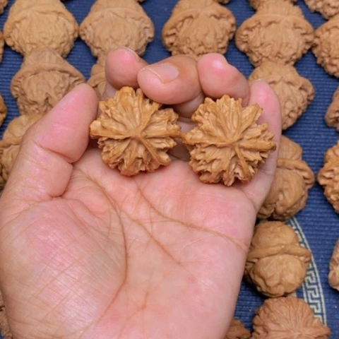 【闪购商品】吊坠文玩核桃王**來三棱36