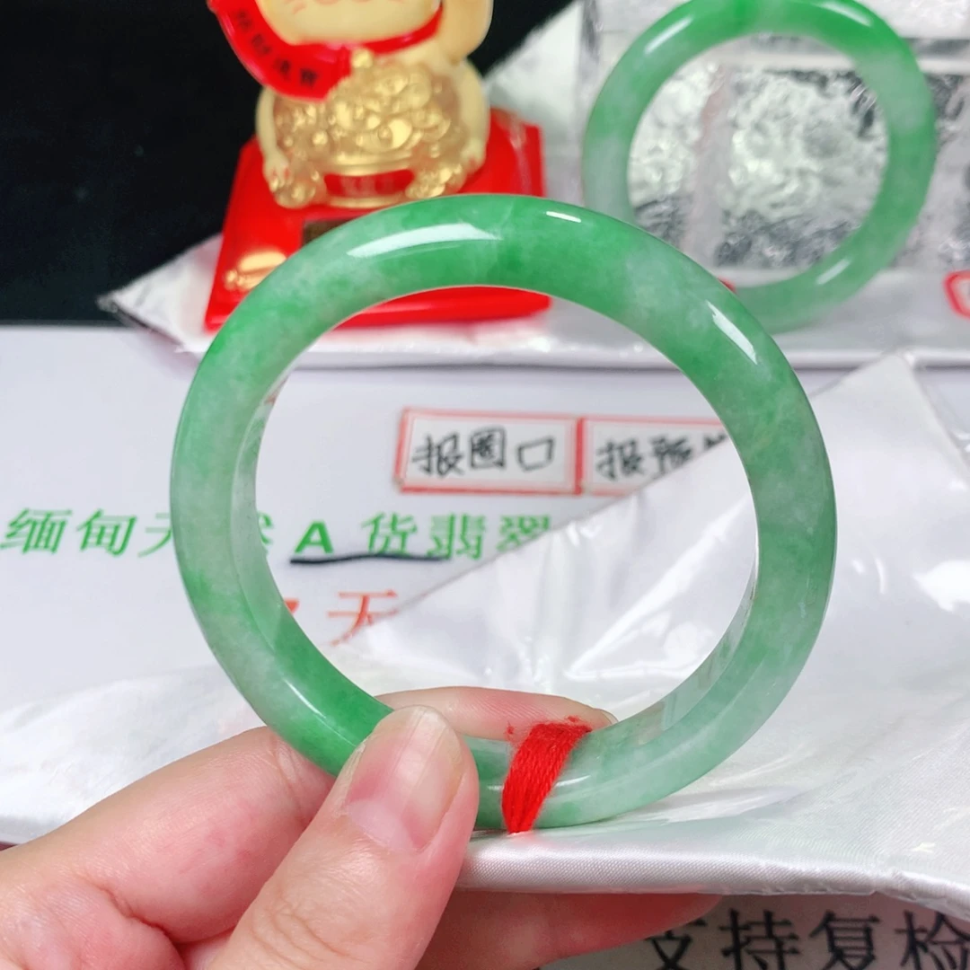 翡翠手镯未镶嵌0135