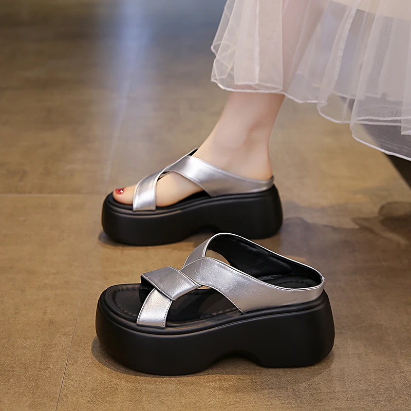 网红拖鞋女夏外穿2025新款百搭洋气搭裙子厚底增高松糕凉拖鞋小码