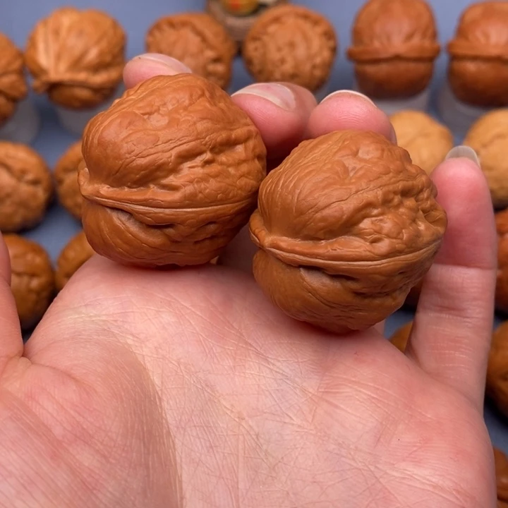 文玩核桃把件至尊蟾