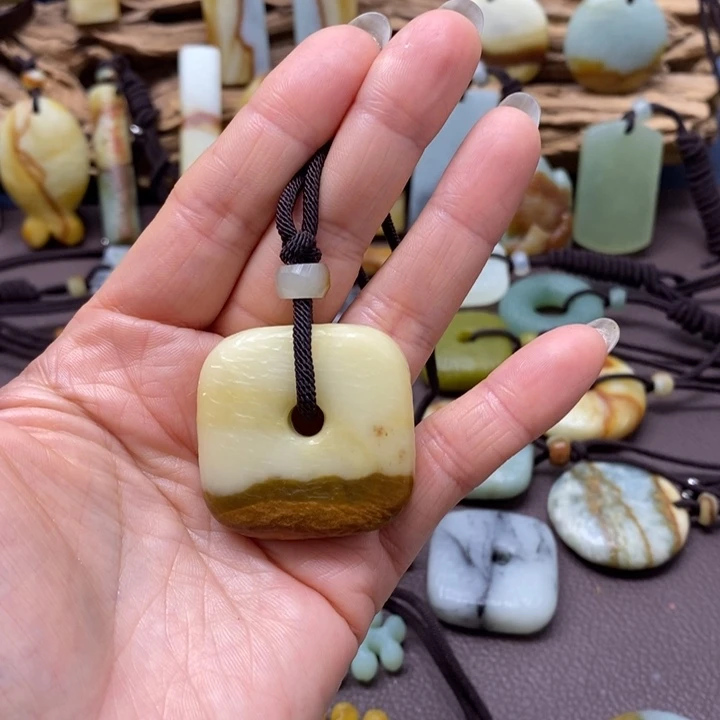 宋****蛇纹石玉未镶嵌颈饰