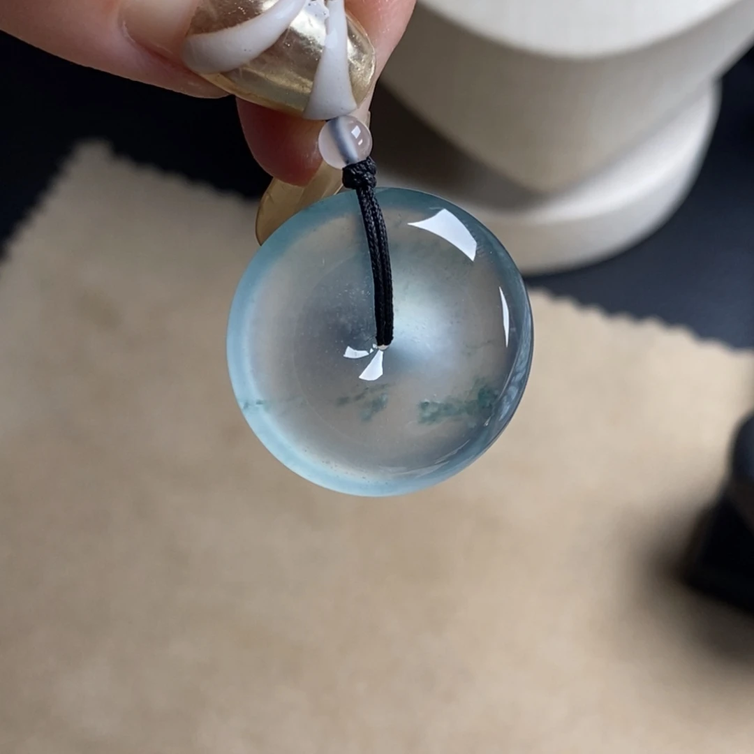 颈饰未镶嵌翡翠玻璃种淡晴底飘花起钢光平安扣