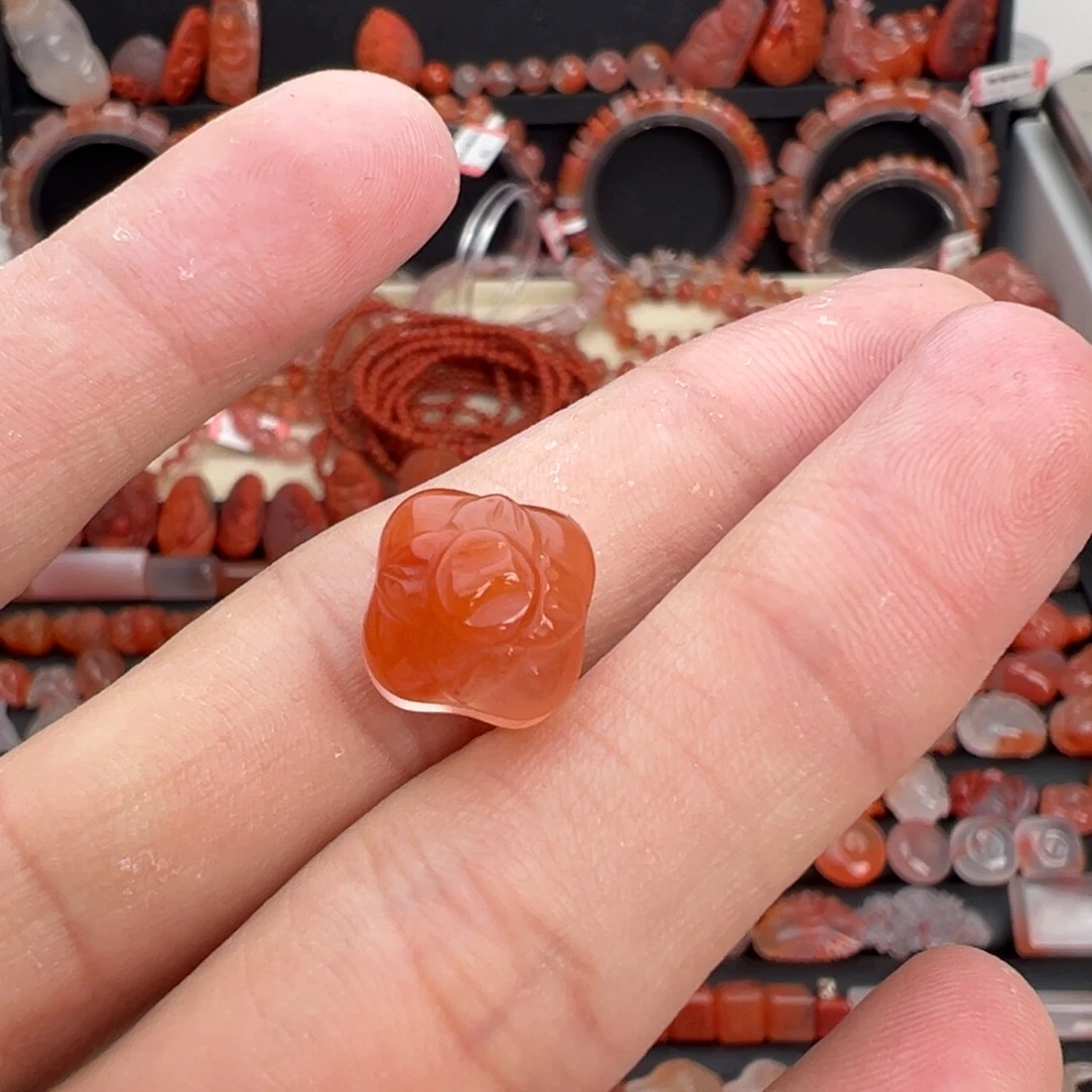 南红玛瑙未镶嵌颈饰柿子