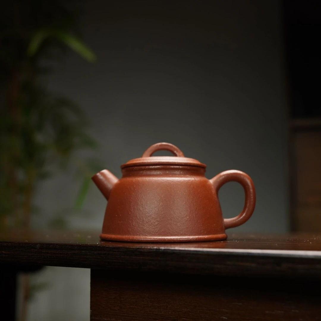 名称：J5299JS红降坡鱼罩150cc紫砂壶