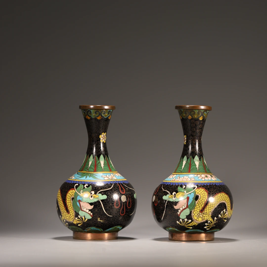 HY18 清代 铜胎珐琅龙纹赏瓶一对