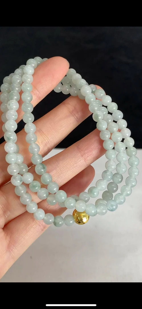 天然翡翠飘绿珠链彰显独特魅力