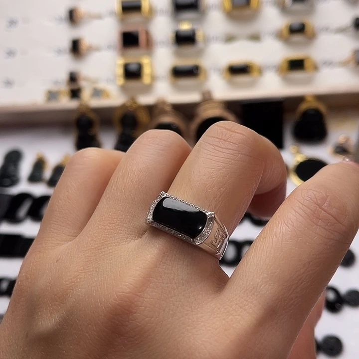 翡翠18K金镶嵌戒指翡翠