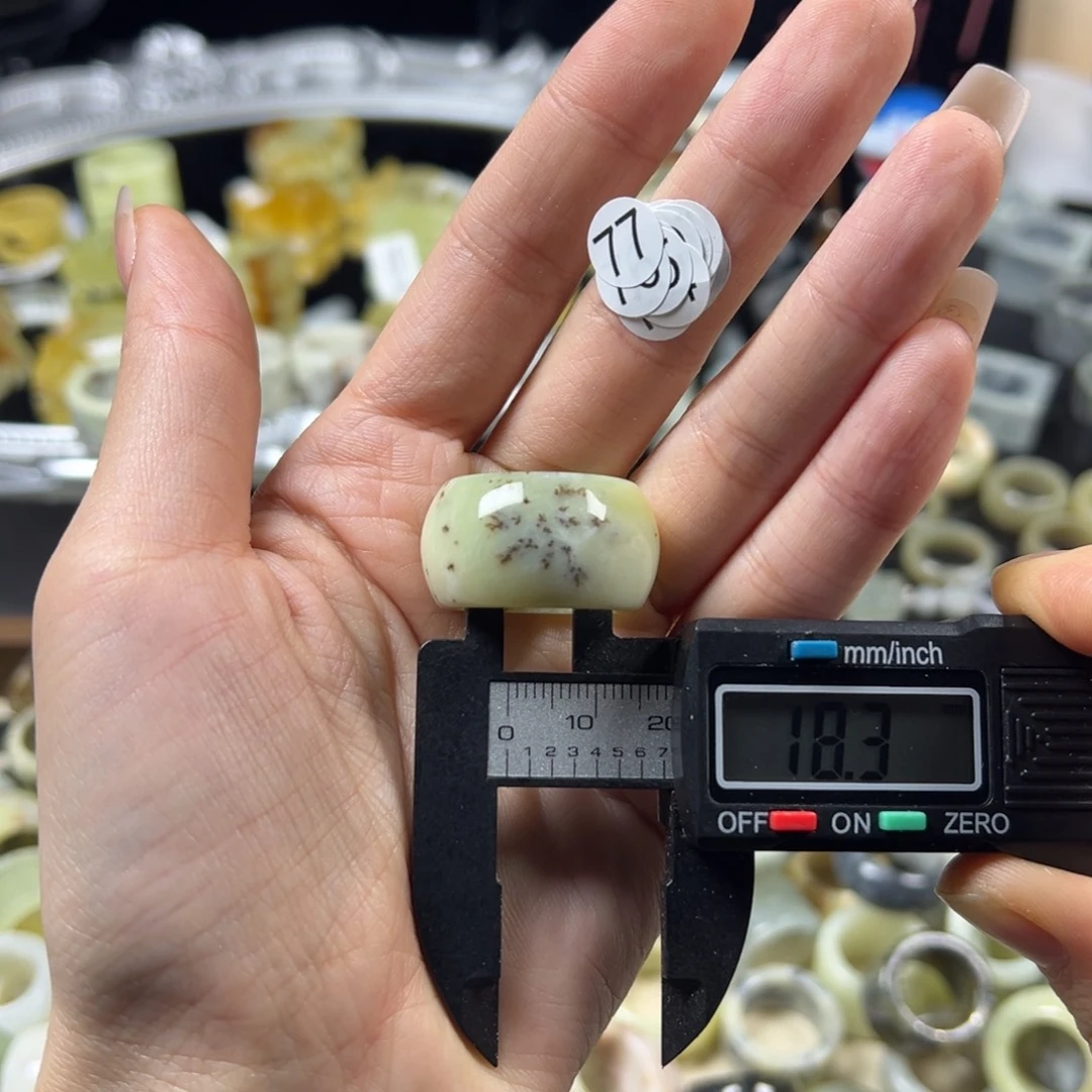 蛇纹石玉未镶嵌戒指