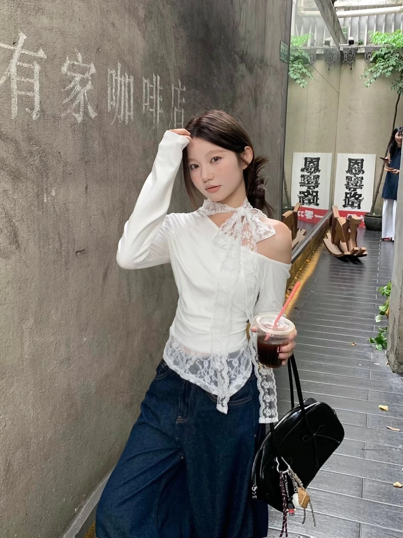 法式蕾丝拼接挂脖斜肩T恤女新款秋季设计感修身内搭短款上衣