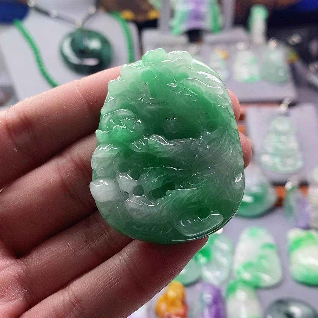 翡翠未镶嵌颈饰（赠链）