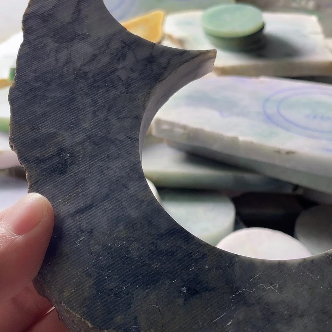 翡翠颈饰未镶嵌毛料89