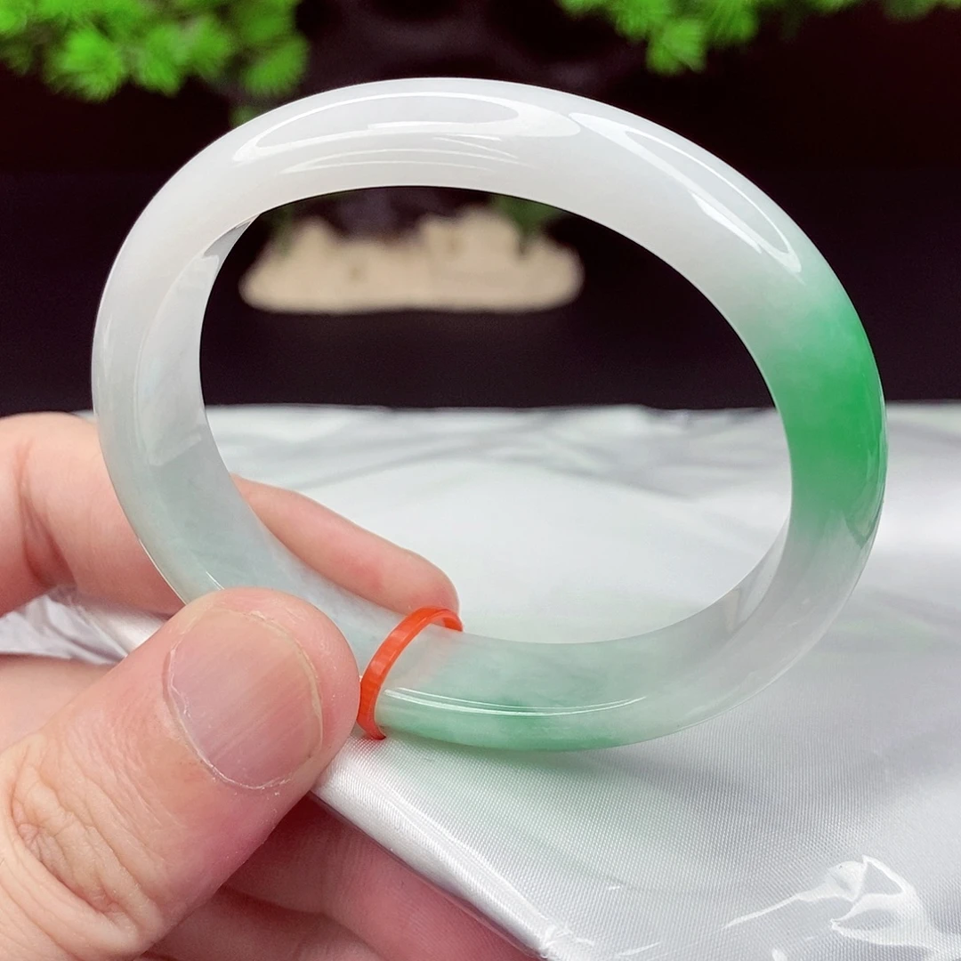 翡翠未镶嵌手镯56.5圈贵妃