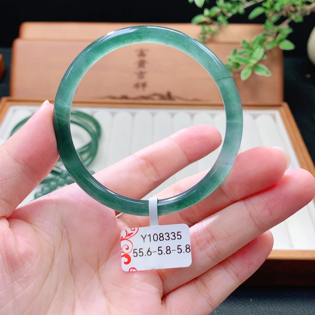 翡翠未镶嵌手镯（圆镯）