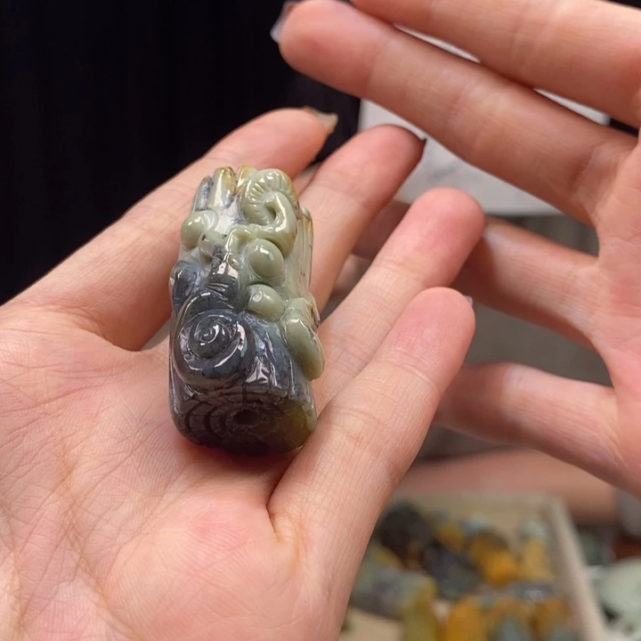 岫岩河磨玉（透闪石质玉）颈饰未镶嵌