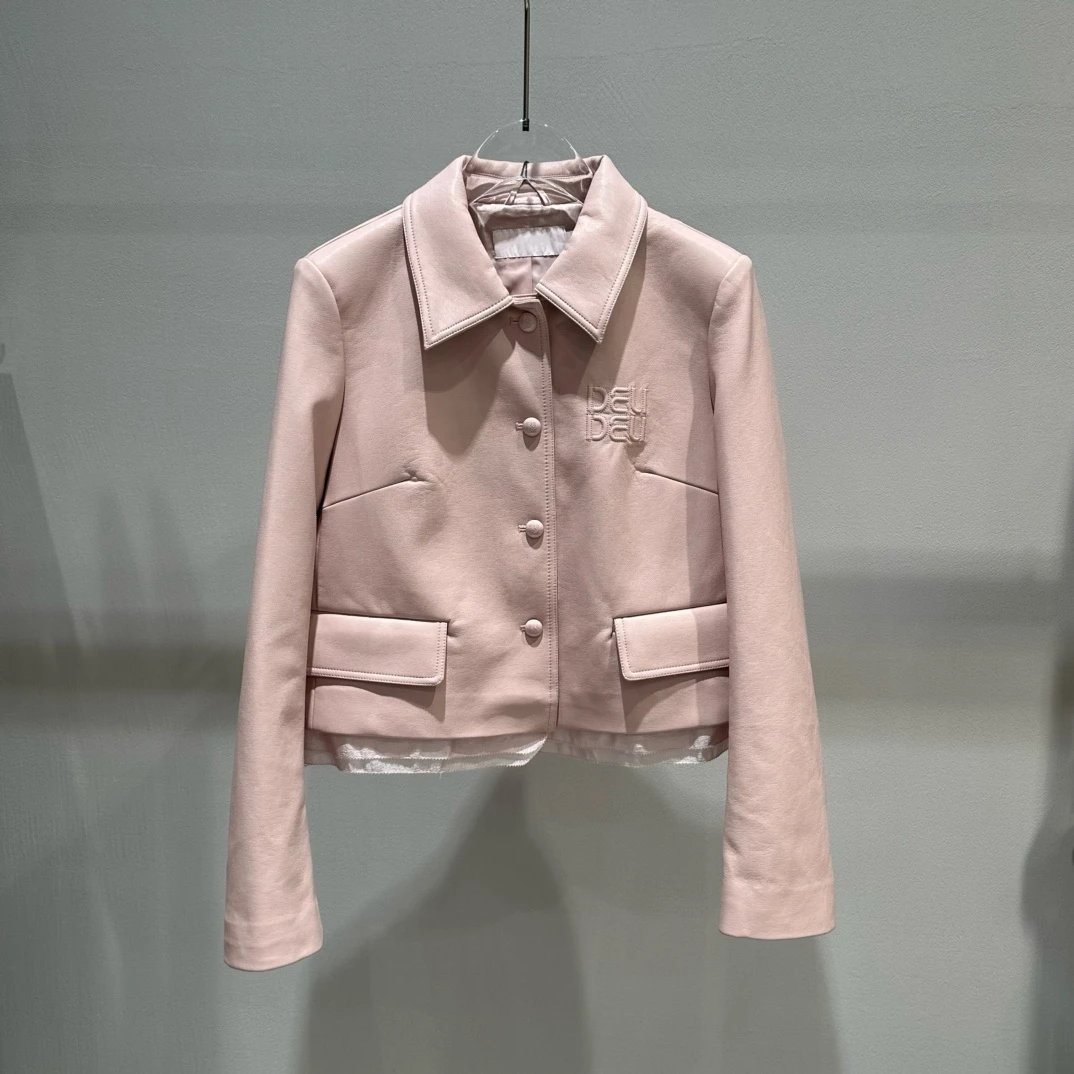 外套25新款别致刺绣淡粉色皮衣外套HX0404