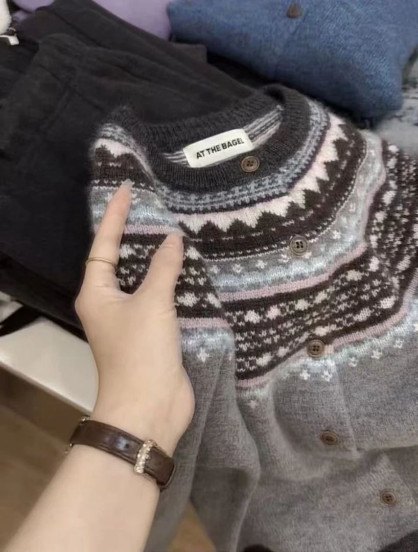 七言家巨好看  #韩系灰咖费尔岛提花绒感毛衣开衫1027