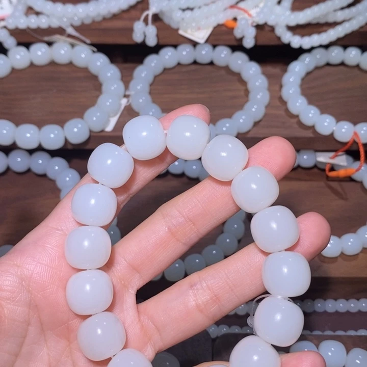 I***程和田玉（白玉）未镶嵌手链